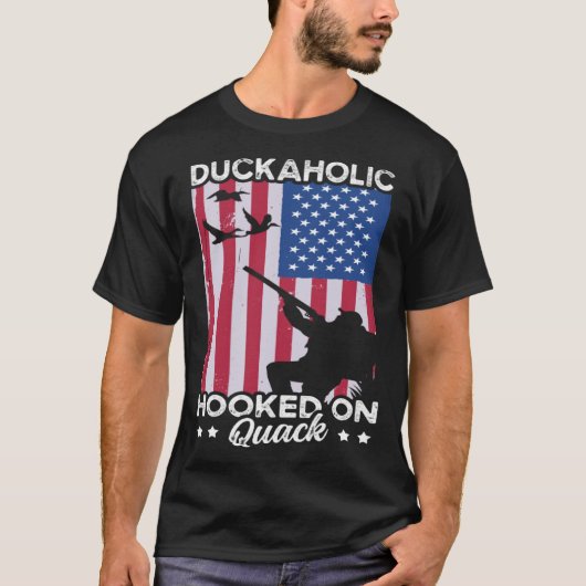 Duck Hunting Waterfowl Hunting Duckaholic Quack Tシャツ (正面)