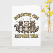 Dumpster Fire Response Team Raccoon Opossum Funny カード (黄色い花)