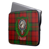 Dunbar Scottish Clan Tartan and Crest ラップトップスリーブ (正面左)