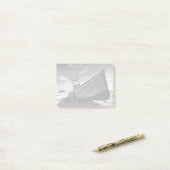 Dungenessのビーチの断念されたボート ポストイット (デスク上)