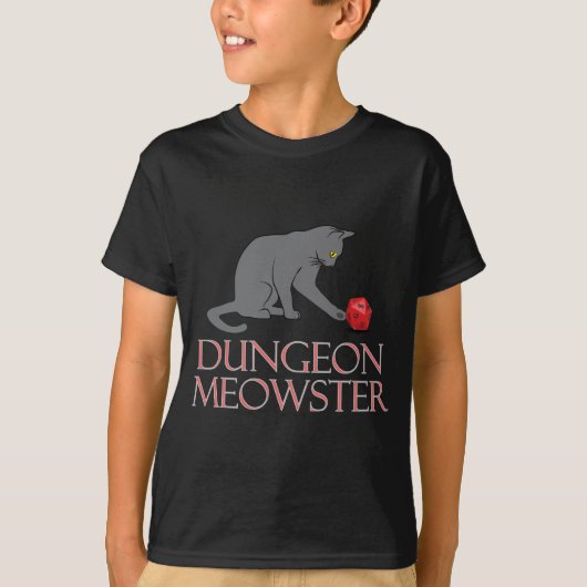Dungeon Meowster Funny RPG Cat with Dice Tシャツ (正面)