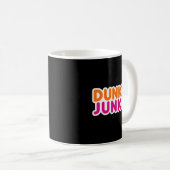 Dunkie Junkie – コーヒおもしろいーラバーギフトプルオーバーH コーヒーマグカップ (正面右)
