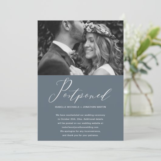 Dusty Blueの結婚延期の新しい日付写真 案内状 (スタンド正面)