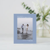 Dusty Blueミニマル結婚リストの写真Save The Date 案内ポストカード (スタンド正面)