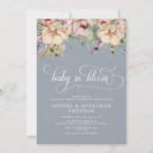 Dusty Blue Baby In Bloom QR Floral Baby Shower 招待状 (正面)