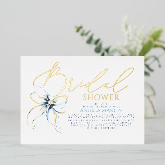 Dusty Blue Bow Elegant Script Modern Bridal Shower 箔招待状 (立ち正面)