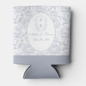 Dusty Blue Chinoiserie Peonies Monogram Wedding 缶クーラー (正面)