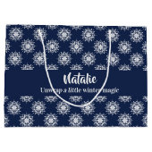 Dusty Blue Christmas Snowflake Magic ラージペーパーバッグ (裏面)