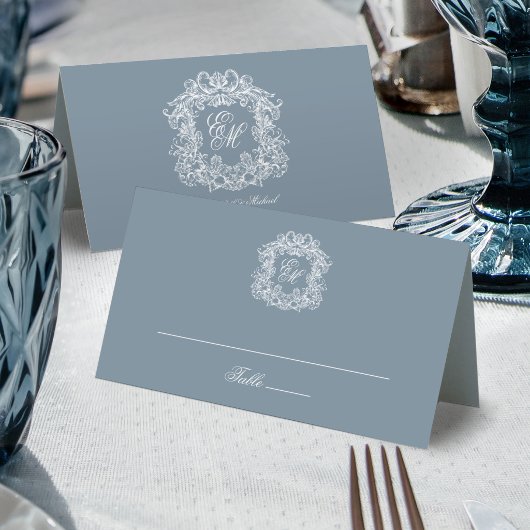 Dusty Blue Elegant Vintage Crest Monogram Wedding プレイスカード