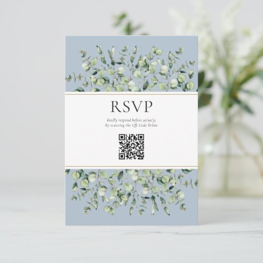 Dusty Blue Eucalyptus QR Code Wedding RSVP  エンクロージャーカード (スタンド正面)