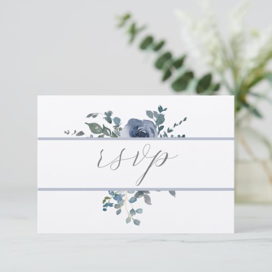 Dusty Blue Floral and Grey Wedding RSVP 招待状 (スタンド正面)