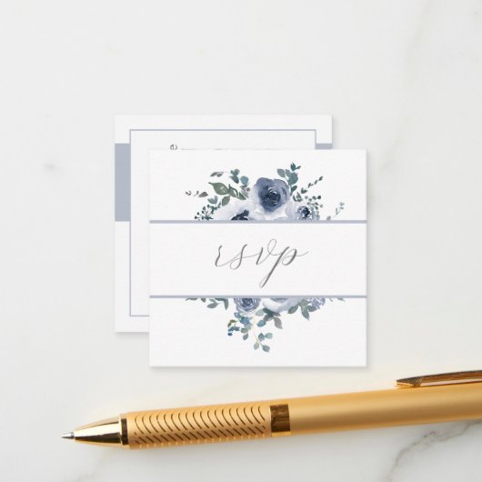 Dusty Blue Floral & Grey QR Code RSVP Card エンクロージャーカード (正面/裏面インサイチュ)