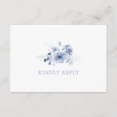 Dusty Blue Floral RSVP Card with QR Code エンクロージャーカード (正面)