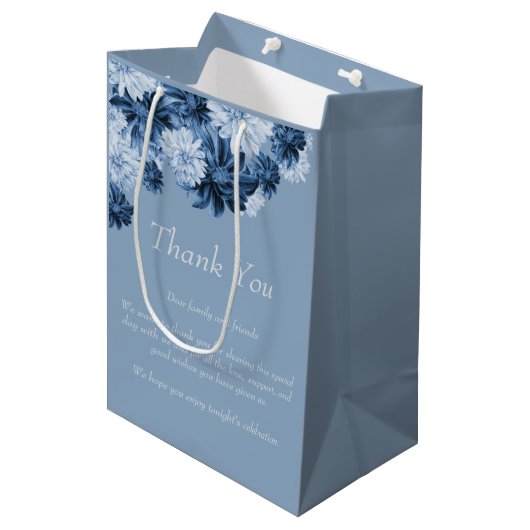 Dusty Blue Floral Wedding Favor Gift Bag ミディアムペーパーバッグ (正面アングル)