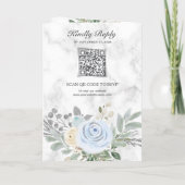 Dusty Blue Floral White Marble QR Code Wedding 招待状 (裏面)