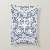 Dusty Blue Geometric Mandala Pattern アクセントクッション (裏面(縦))
