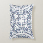 Dusty Blue Geometric Mandala Pattern アクセントクッション (正面(垂直))