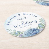 Dusty Blue Hydrangea Watercolor Floral Wedding ラウンドペーパーコースター (アングル)