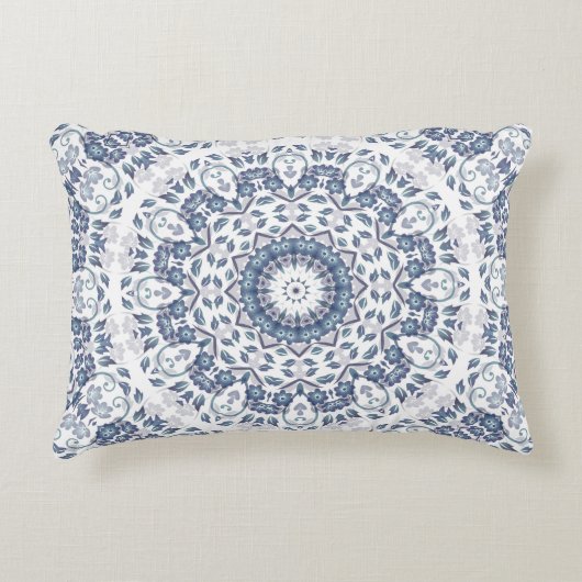 Dusty Blue Mandala Lumbar Pillow アクセントクッション (正面)