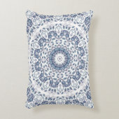 Dusty Blue Mandala Lumbar Pillow アクセントクッション (正面(垂直))