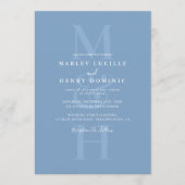 Dusty Blue Modern Monogram Overlay Wedding 招待状 (正面)