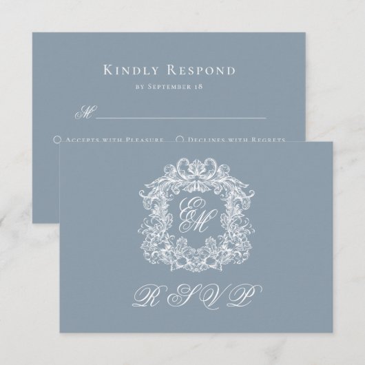 Dusty Blue Monogram Crest Elegant Wedding 出欠カード (正面/裏面)
