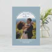 Dusty Blue Photo Arch Wedding 招待状 (スタンド正面)