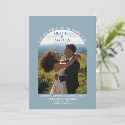 Dusty Blue Photo Arch Wedding 招待状 (スタンド正面)