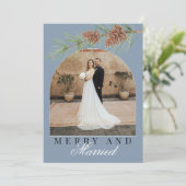 Dusty Blue Pine Merry & Married Photo Christmas シーズンカード (スタンド正面)