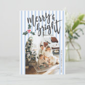 Dusty Blue Striped Merry & Bright Christmas Photo シーズンカード (スタンド正面)
