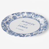 Dusty Blue Toile Floral Personalized Wedding ペーパープレート (アングル)
