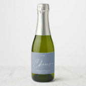 Dusty Blue Wedding Wine Favor Label – “Cheers” スパークリングワインラベル (正面)