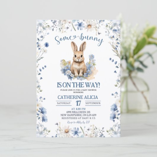 Dusty Blue Wildflower Bunny baby shower 招待状 (スタンド正面)