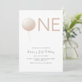 Dusty Peach Balloon Minimalist First Birthday 招待状 (スタンド正面)