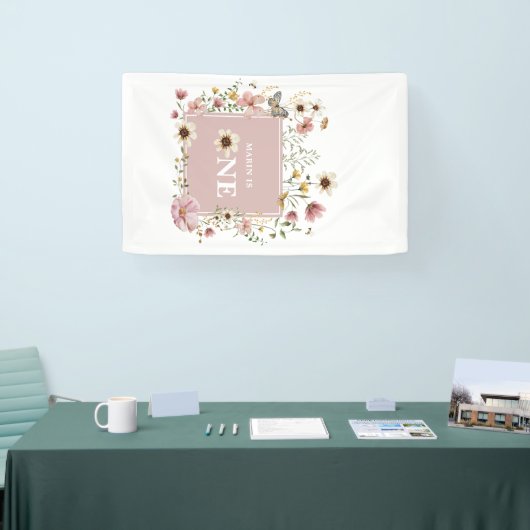 Dusty Pink Wildflower Butterfly 1st Birthday 横断幕 (トレードショー)