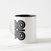 Dwennimmen -強さおよび謙遜のAdinkraの記号 ツートーンマグカップ (正面左)