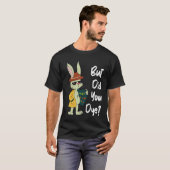Dyeing Easter Eggs Crazy Easter Bunny Sarcastic Ea Tシャツ (正面フル)