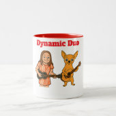 Dynamic Duo  Girl and Chihuahua playing ukes ツートーンマグカップ (中央)