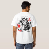 Dynamic Japanese Samurai Soccer Cat - Soccer Fans Tシャツ (裏面フル)