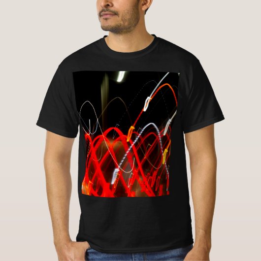 Dynamic Red and White Abstract Long Exposure Light Tシャツ (正面)