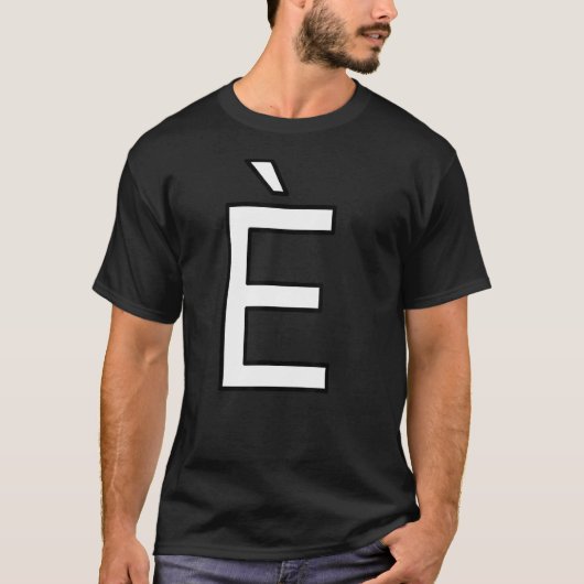 Eアルファベットの大文字の大文字nu Tシャツ (正面)