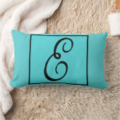 EイニシャルPILLOW - Letter E on Aqua Background ランバークッション (ブランケット)