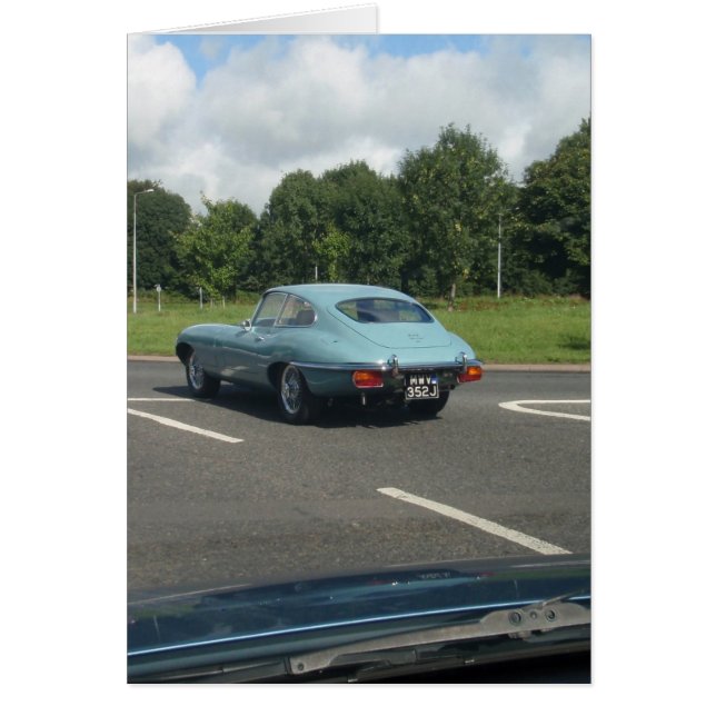 Eタイプのぎざぎざのクーペ (正面)