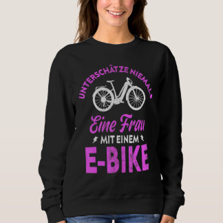 Eバイクの女性の女性を決して過小評価しない スウェットシャツ