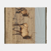 E1 雄のエゾシカ フリースブランケット (正面(横))