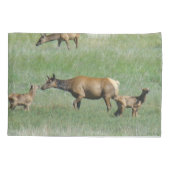 E3牛のエルクと子牛の鼻へ 枕カバー (裏面)