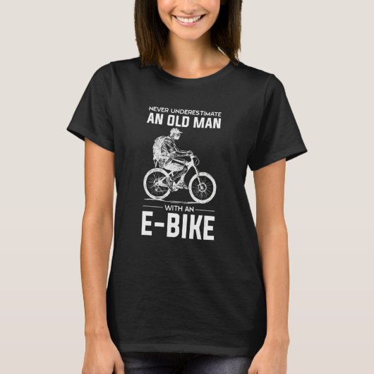 E bike Grandpa never Underestimate an old man on a Tシャツ (正面)