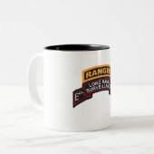 E Co第51の歩兵LRSスクロール、レーンジャータブ ツートーンマグカップ (正面左)