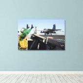 EA-6B Prowlerがフライトデッキから起動 キャンバスプリント (インサイチュ (ウッドフロア))