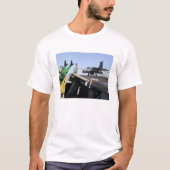 EA-6B Prowlerがフライトデッキから起動 Tシャツ (正面)